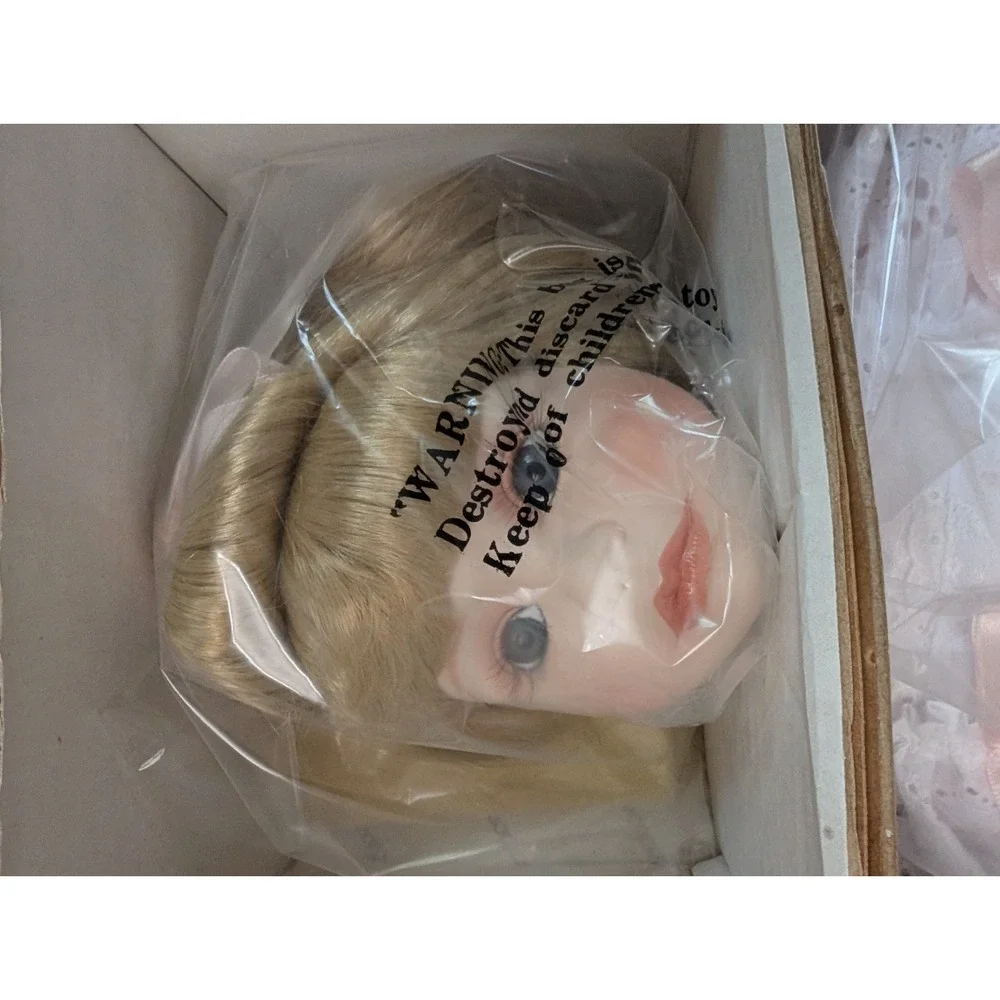 New in box Heather porcelain doll by Joke Grobben Heritage Dolls